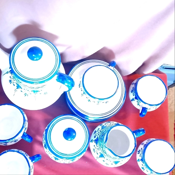 Beautiful Vintage 15 pc cobalt blue and white teapot set - Picture 5 of 11